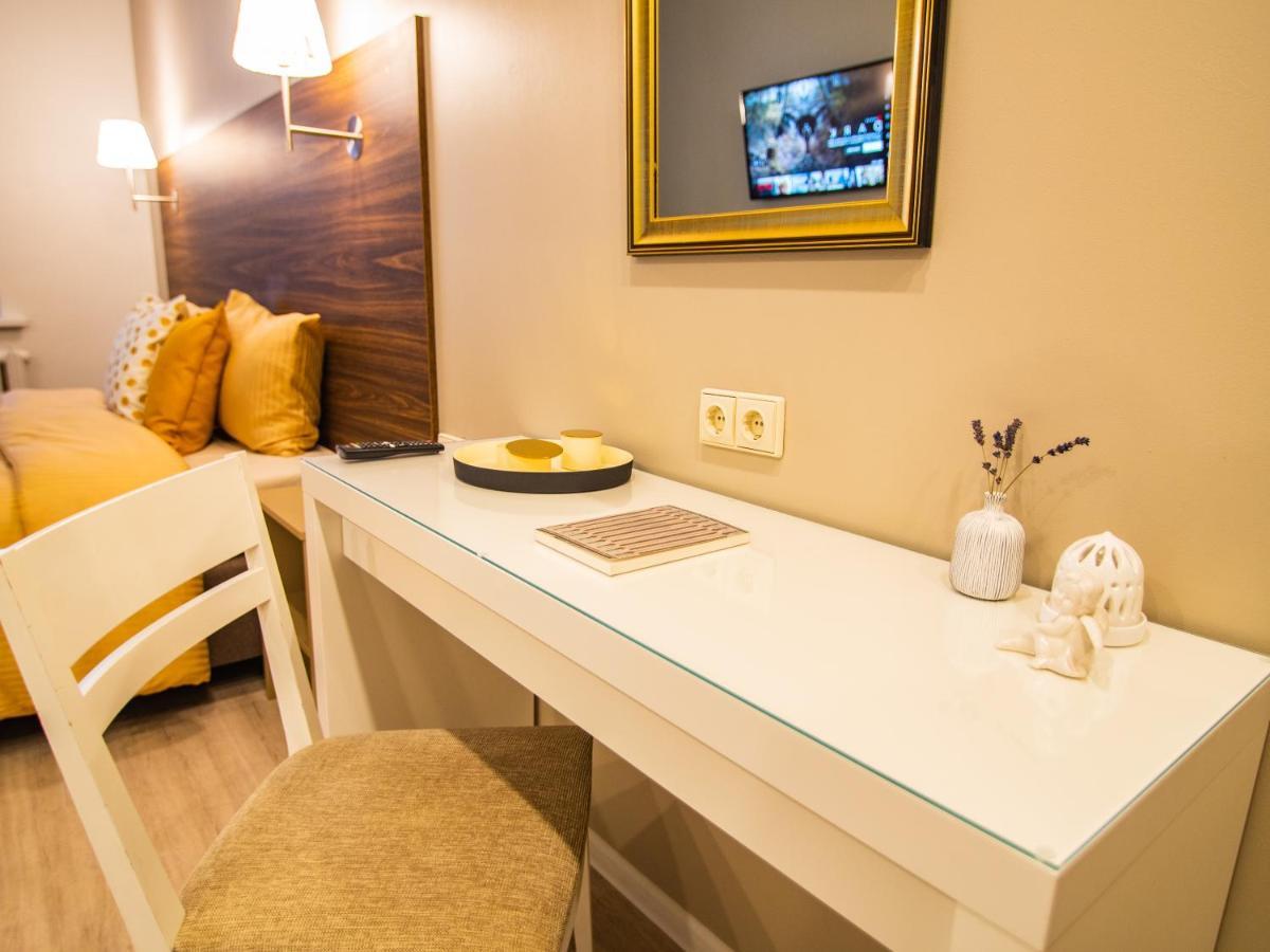 Allure Rooms & Coffee Riga Esterno foto