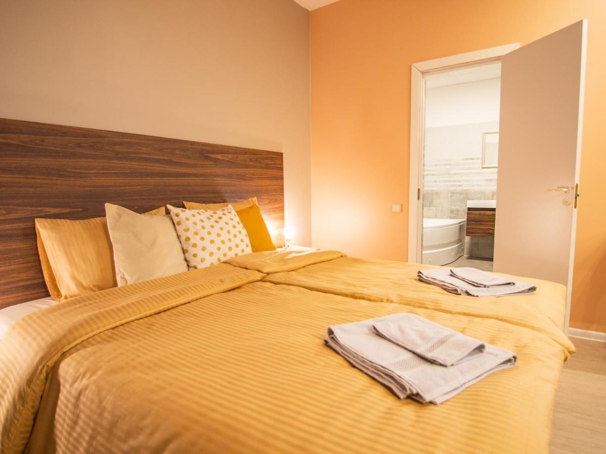 Allure Rooms & Coffee Riga Esterno foto